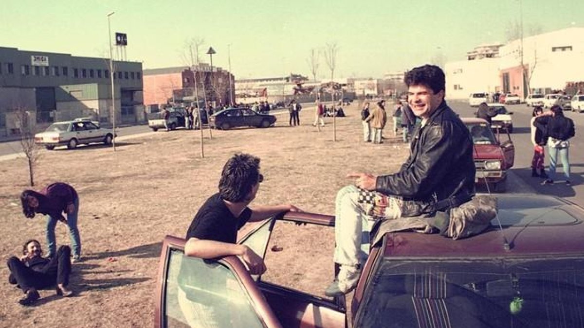 Captura o imagen representativa relacionada con: En el verano de 1993, la Ruta del Bakalao estalló de éxito, pero varios reportajes de televisión la descubrieron al gran público, lo que fue el principio del fin.