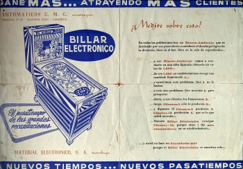 Fotografía histórica que captura el gesto icónico de insertar moneda, evocando la nostalgia del juego.