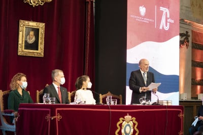 Captura o imagen representativa relacionada con: Jerga española: 'marcianitos' para juegos de naves, 'come-cocos' para laberintos.